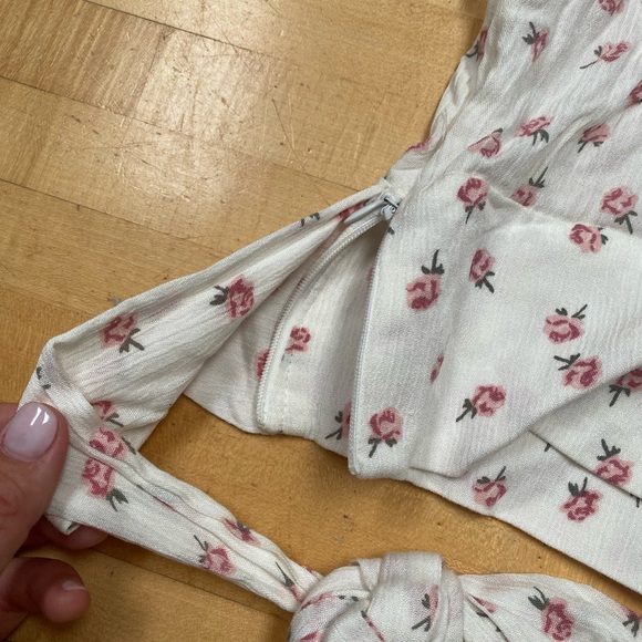 GARAGE Floral Top - Picture 5 of 6